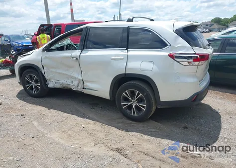 2018 Toyota Highlander Le Plus from USA, damaged, VIN 5TDZZRFH4JS288022